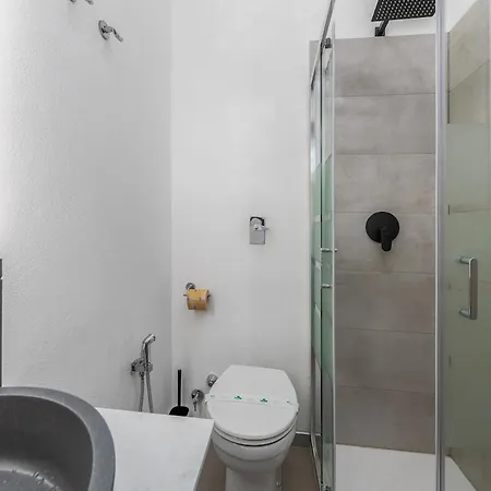 Villa - Free Parking - Garden - Quiet