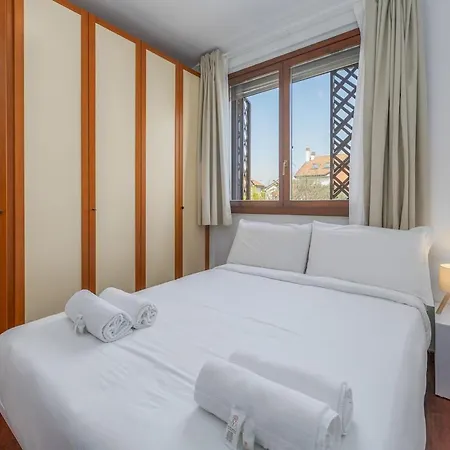 - Free Parking - Garden - Quiet Villa *